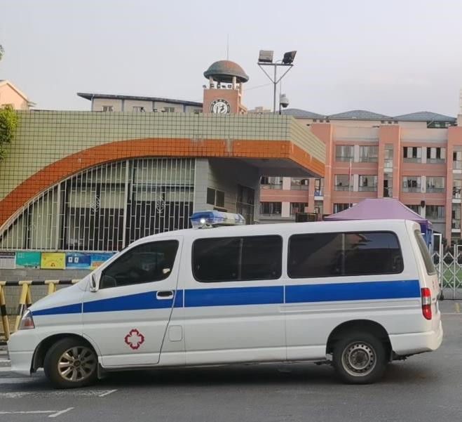 龙里救护车出租护送骨折病人一公里多少钱